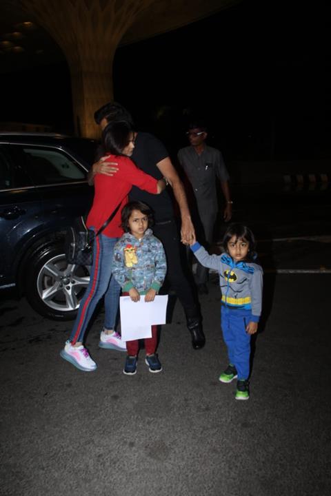 riteish deshmukh with genelia sons riaan rahyl