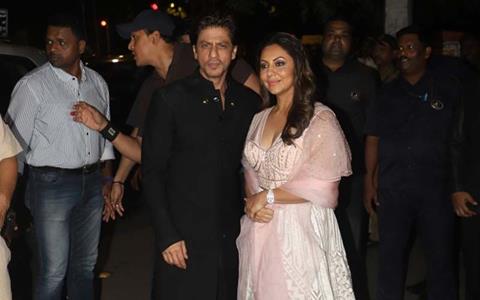 shah rukh khan gauri at bachchan diwali bash