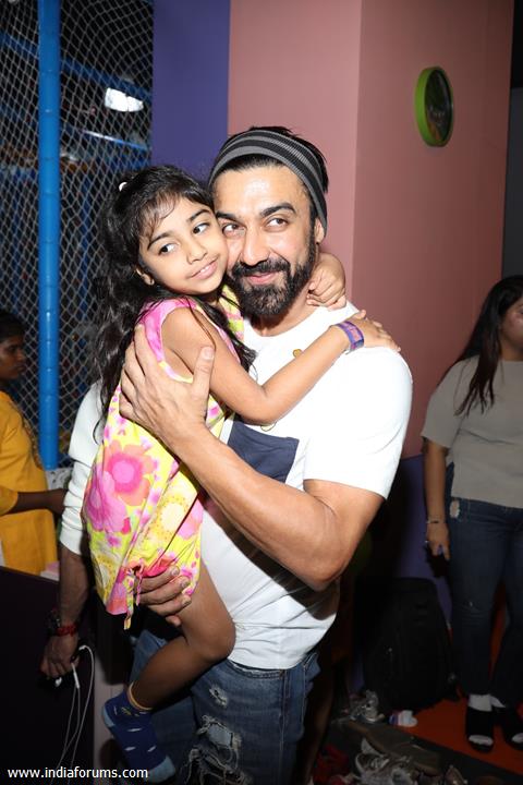 Ashish Chowdhry with daughter