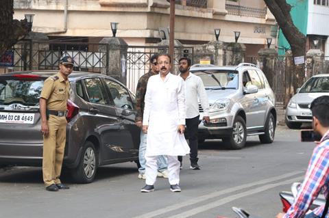 Baba Siddiqui at Hospital to meet Arpita