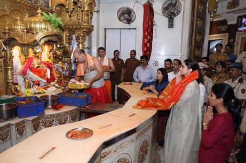 deepika padukone siddhivinayak