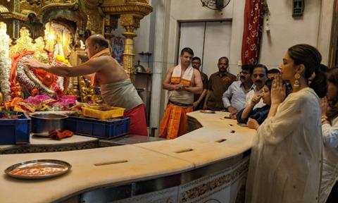 deepika padukone siddhivinayak