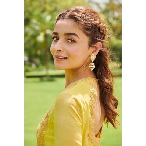 Alia Bhatt bindi