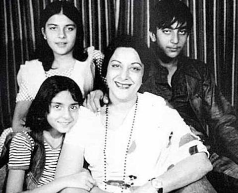 Nargis Dutt with her son Sanjay Dutt and Daughters