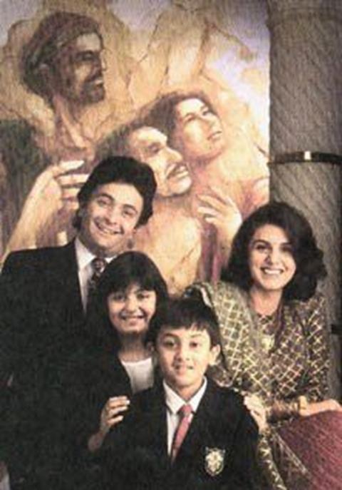 Rare Unseen Pics of Rishi Kapoor with Ranbir Kapoor, wife Neetu Singh and Kapoor Family