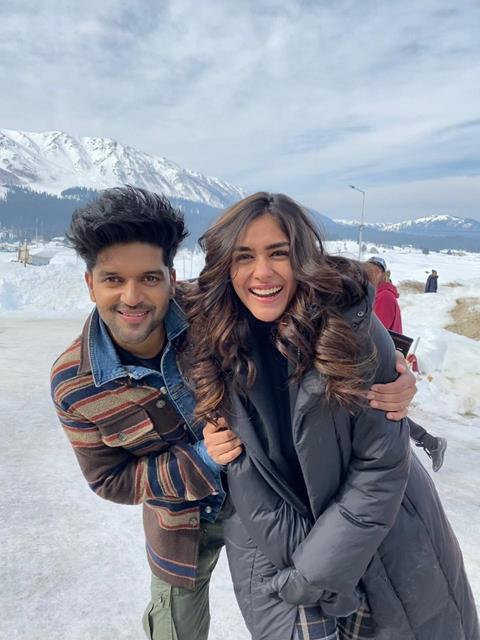 Mrunal Thakur Guru Randhawa