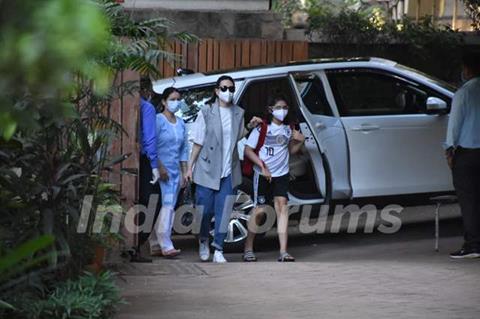 Kapoors at Kareena home