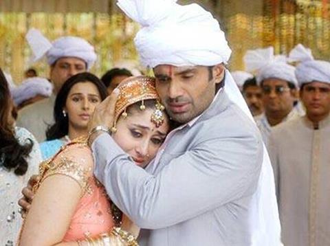 Suniel Shetty and Kareena Kapoor in Chup Chup Ke