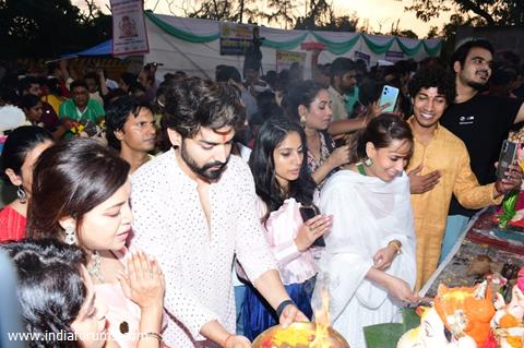 Gurmeet Choudhary and zDebina Bonnerjee clicked Ganpati Viserjan 
