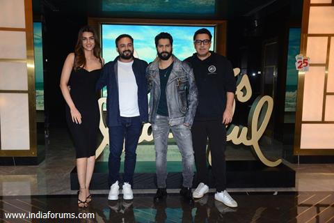 Varun Dhawan, Kriti Sanon, Amar Kaushik and Dinesh Vijan snapped special announcement for their film Bhediya
