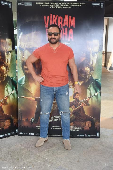  Saif Ali Khan snapped promoting Vikram Vedha in the city 