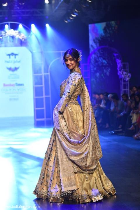 Divya Khosla Kumar grace the ramp walk of the Bombay Times Fashion Week 2022
