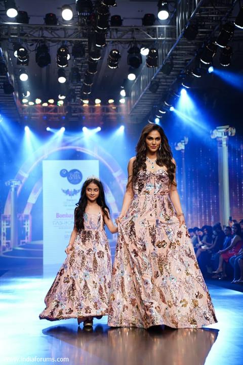 Isha Koppikar grace the ramp walk of the Bombay Times Fashion Week 2022