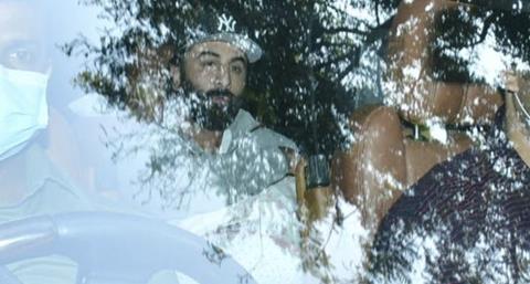 Ranbir Kapoor arrives home with baby girl 