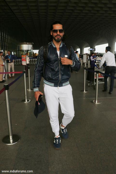 Dino Morea spotted at the Mumbai airport