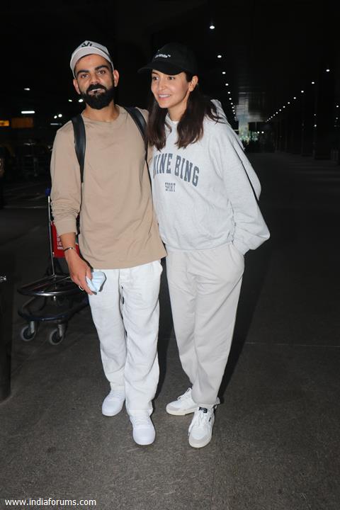 Anushka Sharma and Virat Kohli spotted at the Mumbai airport