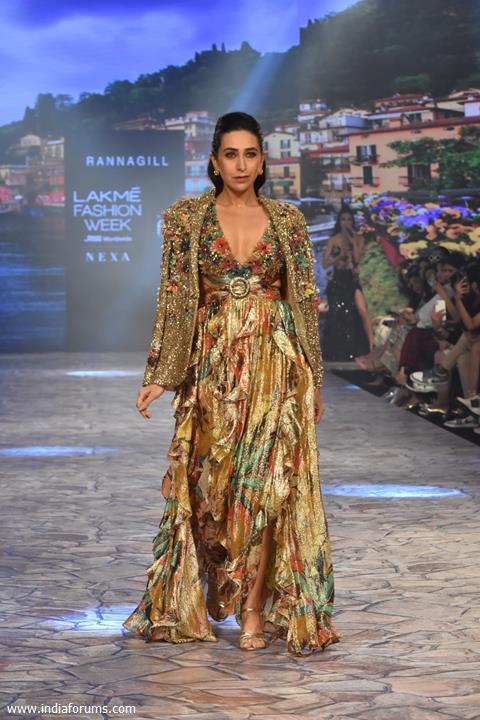 Karisma Kapoor walk the ramp at Lakme Fashion Week 2023 – Day 4