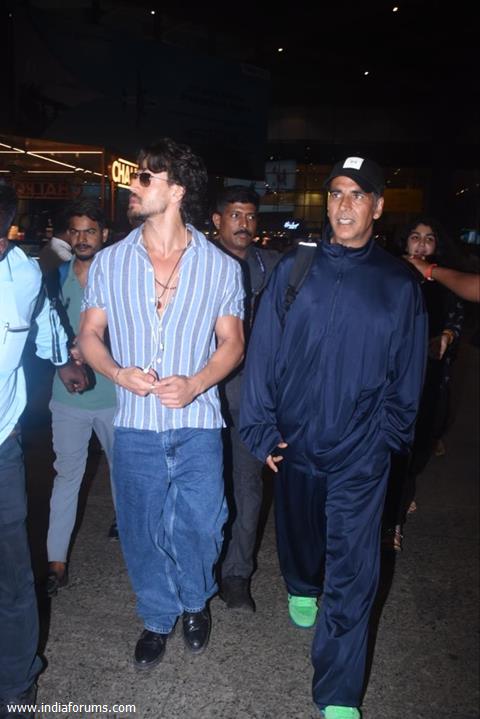 Akshay Kumar and Tiger Shroff snapped at the Mumbai airport 