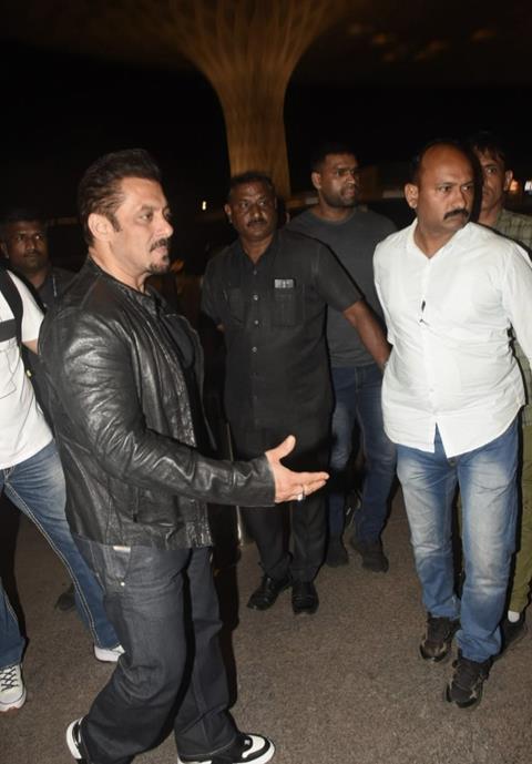 Salman Khan at airport 