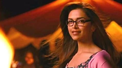 Naina Falling In Love With Herself