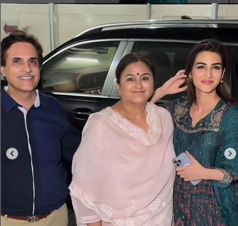 Kriti and parents