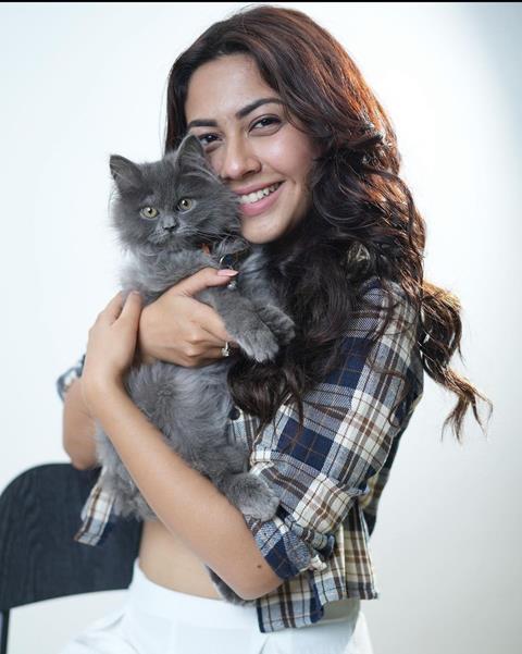 Reem Sameer with her cat Romeo