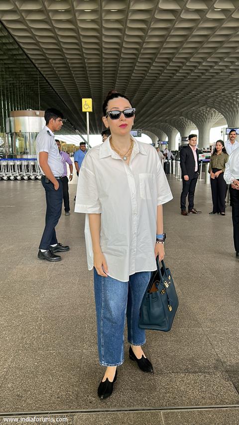 Karisma Kapoor snapped at the Mumbai airport 