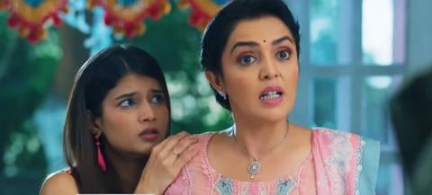 Yeh Rishta Kya Kehlata Hai: Yuvraj points a gun at Akshara, Akshara  protects at Abhira