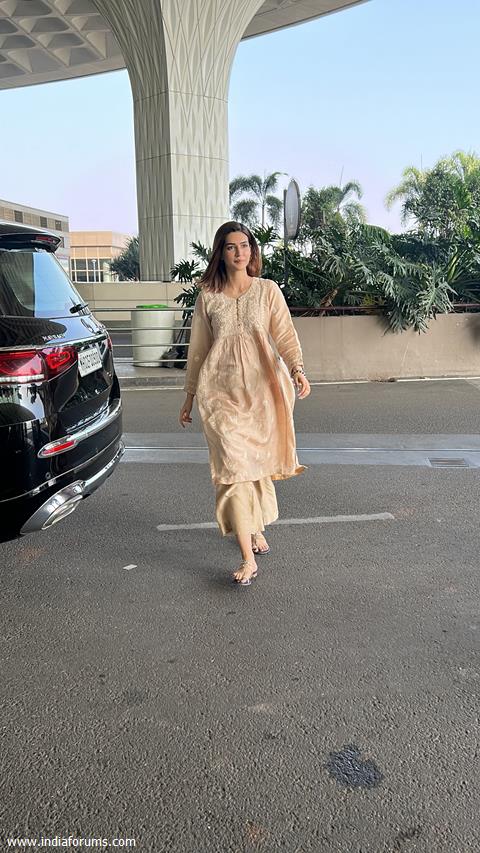 Kriti Sanon snapped at the Mumbai airport 