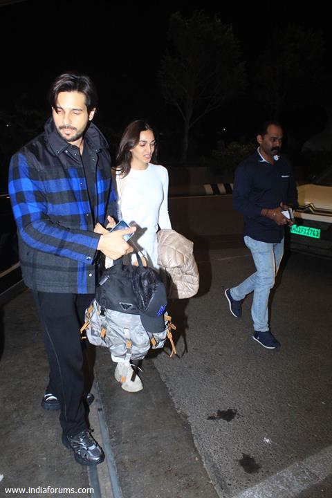 Sidharth Malhotra and Kiara Advani spotted at the airport 