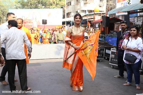 Shilpa Shetty seek blessing at Siddhivinayak temple
