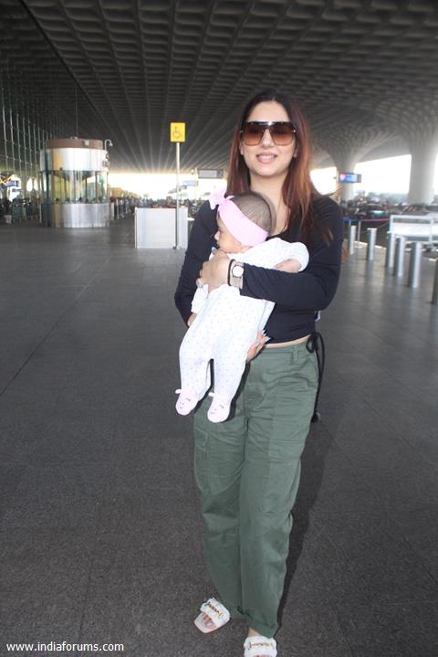 Disha Parmar Celebrities snapped at the airport