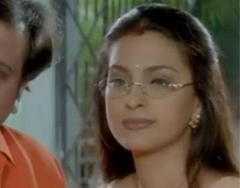Juhi Chawla in 'Aamdani Atthani Kharcha Rupaiyaa'