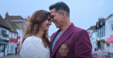 Review: 'Khel Khel Mein' is a laughter-riot; Introduces Akshay back in his  comic form & Taapsee ...