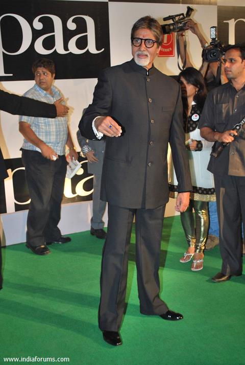 Bollywood actor Amitabh Bachchan at the premiere of film &quot;Paa&quot;