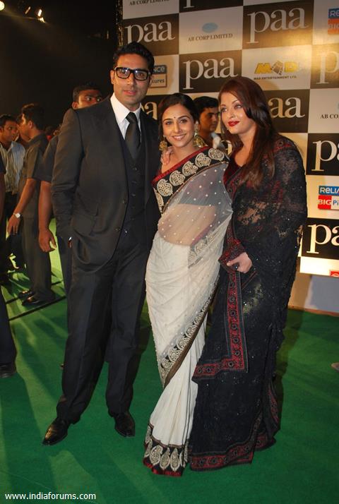 Bollywood actors Abhishek Bachchan with Vidya Balan and Aishwarya Rai Bachchan at the premiere of film &quot;Paa&quot;