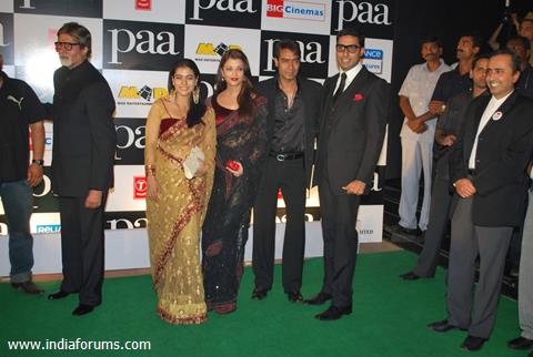 Bollywood actors Kajol, Aishwarya Rai Bachchan, Ajay Devgan and Abhishek Bachchanat the premiere of film &quot;Paa&quot;
