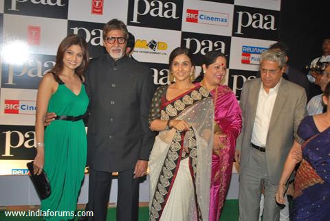 Bollywood actors Shamita Shetty, Amitabh Bachchan and Vidya Balan at the premiere of film &quot;Paa&quot;