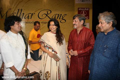 Juhi Chawla and Amol Palekar at Pancham Nishad's classical event at Nehru Centre