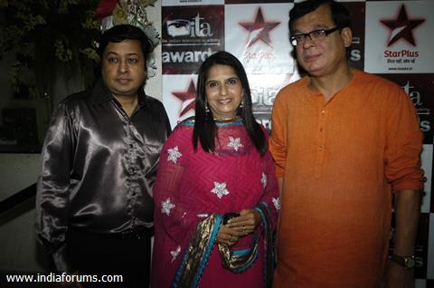 Baa Bahu aur Baby cast at The Indian Television Academy Awards, in Mumbai