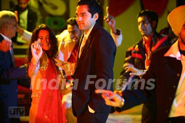 Abhay Deol and Parakh Madan dancing