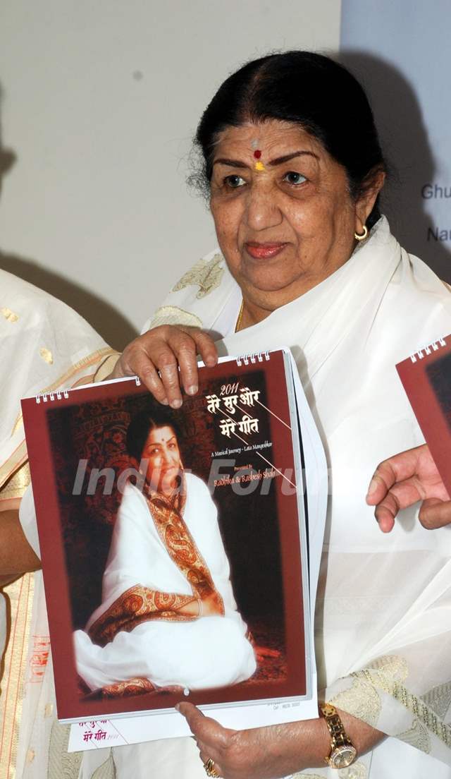 Lata Mangeshkar's calendar launch