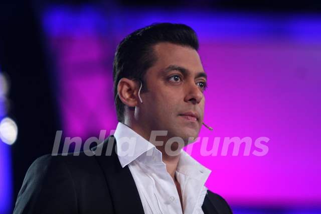 Salman Khan At Finale Of Bigg Boss 4 Media 