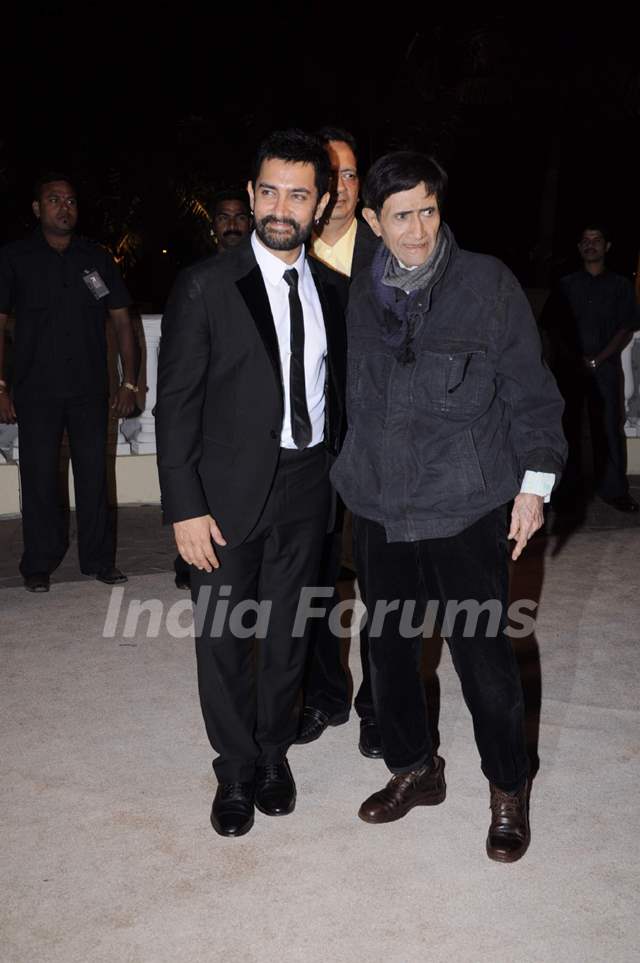 Dev Anand with Aamir Khan at Imran Khan and Avantika Malik's Wedding Reception Party at Taj Land's End. .