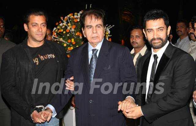 Aamir and Salman with Dilip Kumar at Imran Khan and Avantika Malik Wedding Reception Party