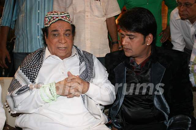 Kadar Khan shoots with Ravi Kissen at Goregaon. .