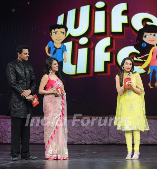 Karishma Kapoor with Mini Mathur and Cyrus Sahukar in Grand Finale of Wife Bina Life