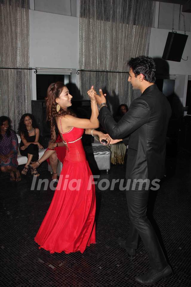 Sara Khan and Nishant Malkani leads of RMJ dancing