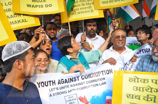Kiran Bedi at Anna Hazare Anti Corruption Meet at Gateway of India