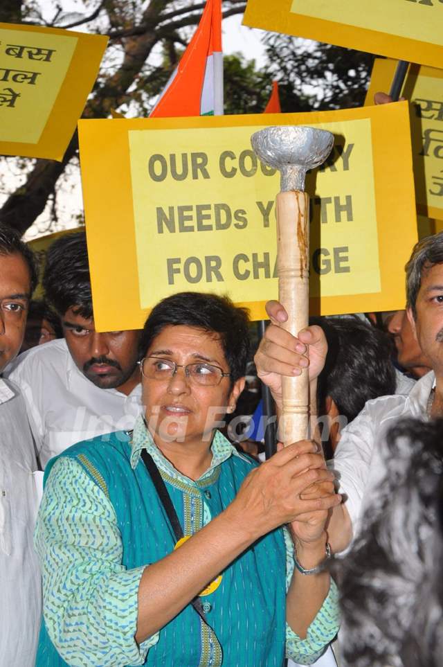 Kiran Bedi at Anna Hazare Anti Corruption Meet at Gateway of India